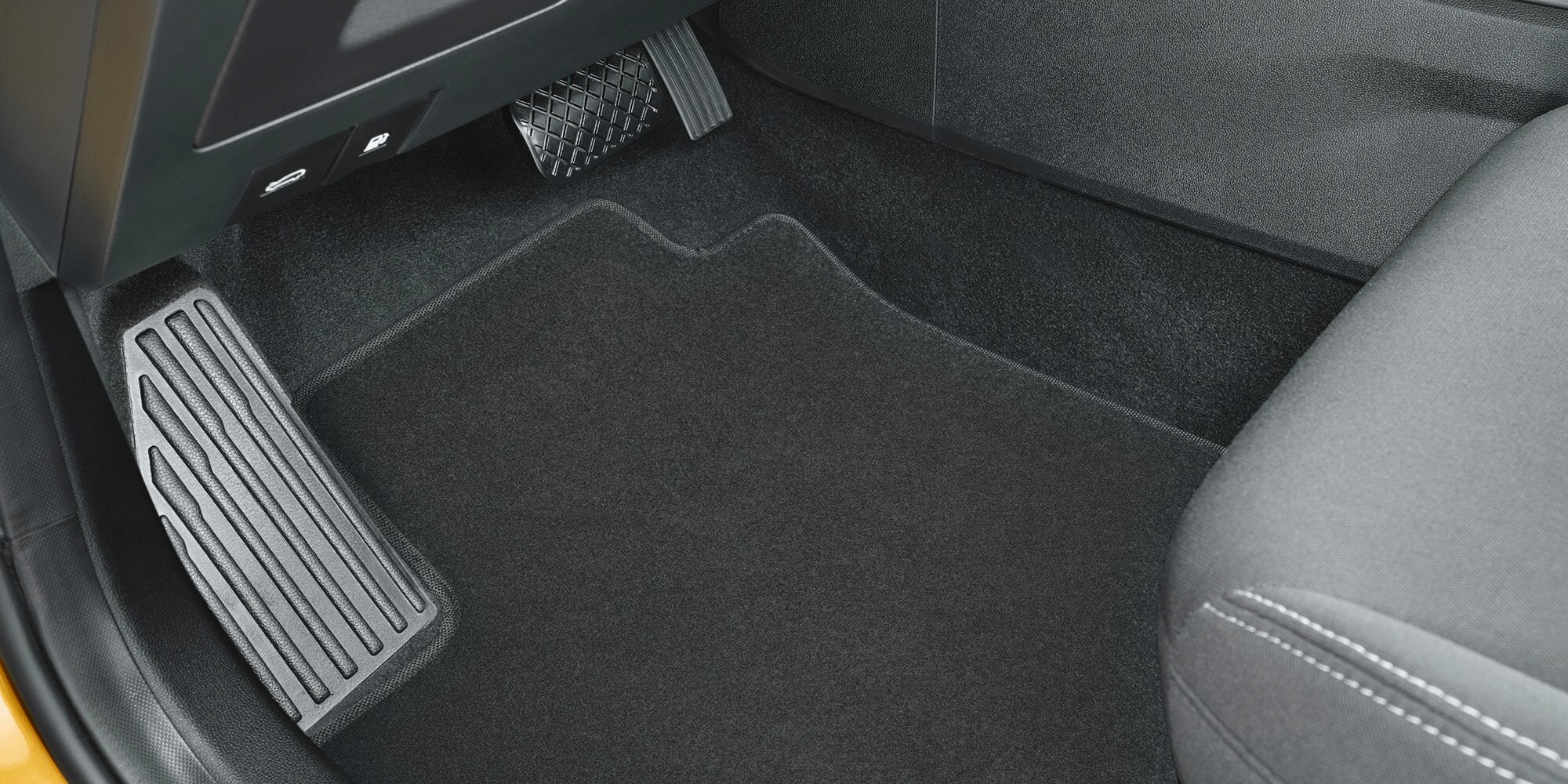 Protege el tapizado original interior de tu Chevrolet Aveo Hatchback 2025 con tapetes de alfombra