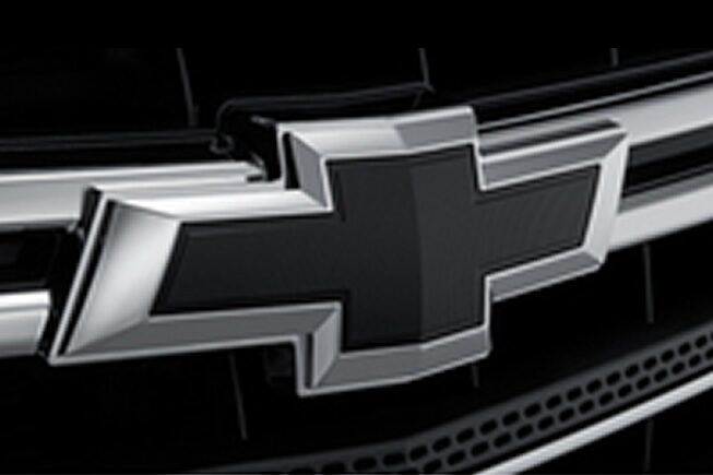 Emblema Chevrolet en color negro, accesorio para Traverse 2023