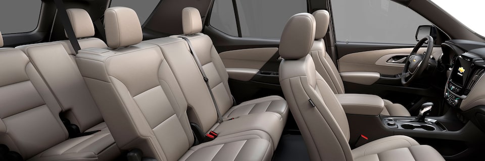 Interiores de piel en color beige para Chevrolet Traverse 2023 para  7 y hasta 8 pasajeros