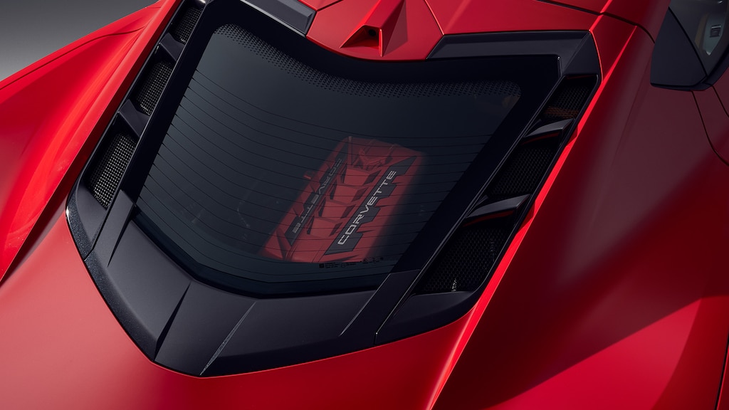 Cubierta de motor en color rojo para Chevrolet Stingray 2024